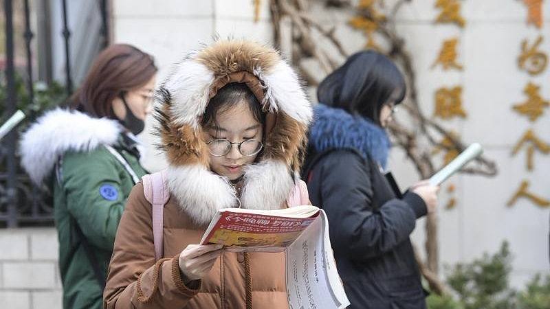 中国青年就业难度超乎预期，纽时：有人耗尽积蓄、忍受无薪实习（组图） - 1