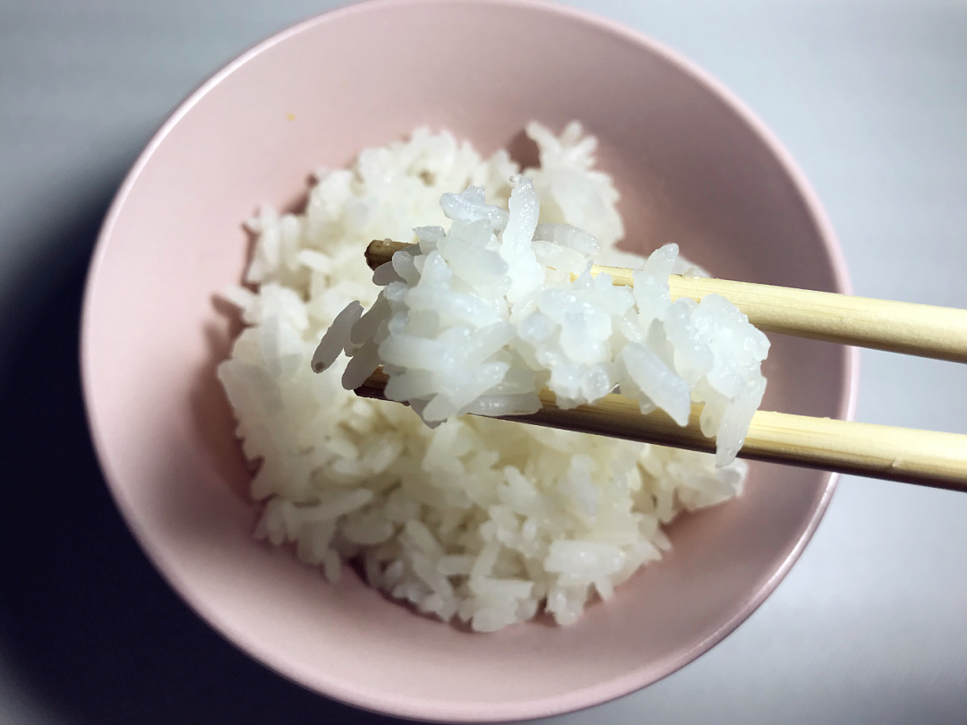 自热米饭竟然是用“假大米”？这种米吃了会对身体有害吗？（组图） - 4