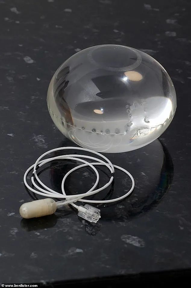 英国医生推“盐水胶囊球“帮肥胖者减肥，吞下整个盐水球让人减少饥饿感？！网友：有点可怕（组图） - 1