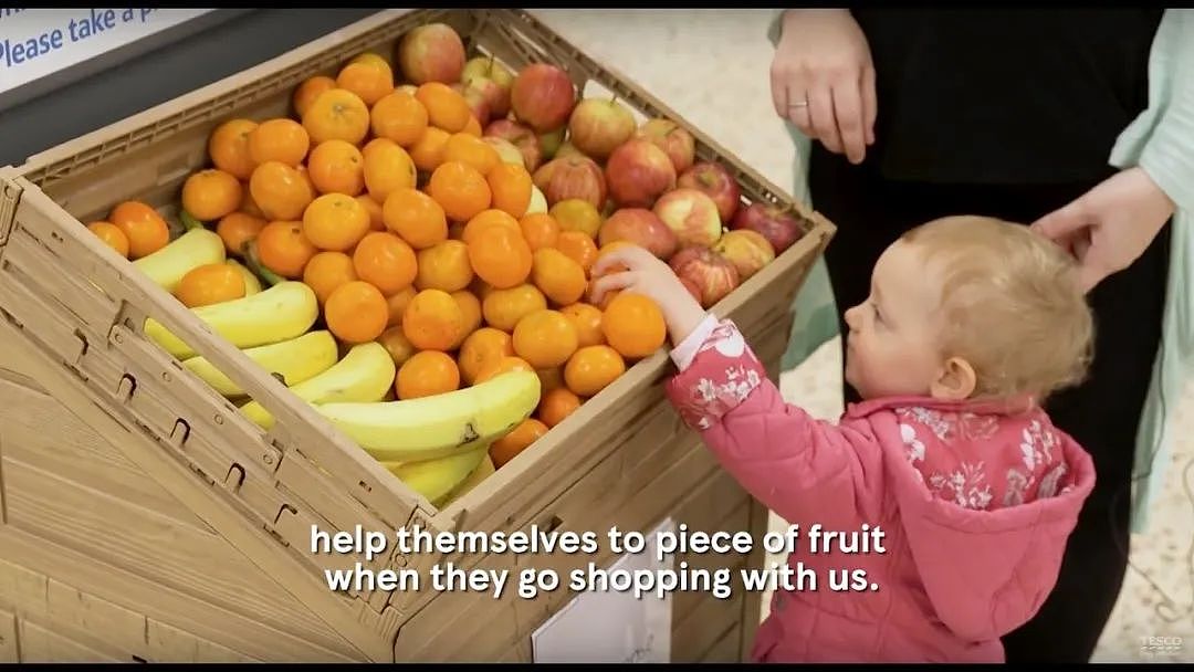 太尴尬了！澳洲华人妈妈偷儿童免费水果，被超市人员当场逮住！这些不要脸的人，把全体华人都给坑了...（组图） - 1