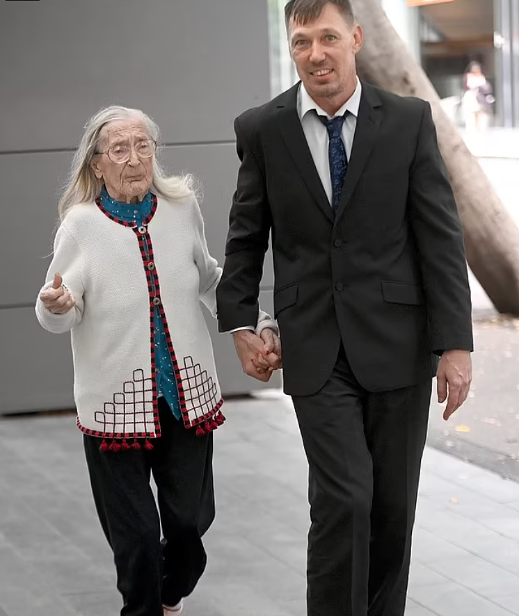 48岁男子爱上103岁澳洲老太太，申请PR被拒！更惊人的内幕在后面...（组图） - 1