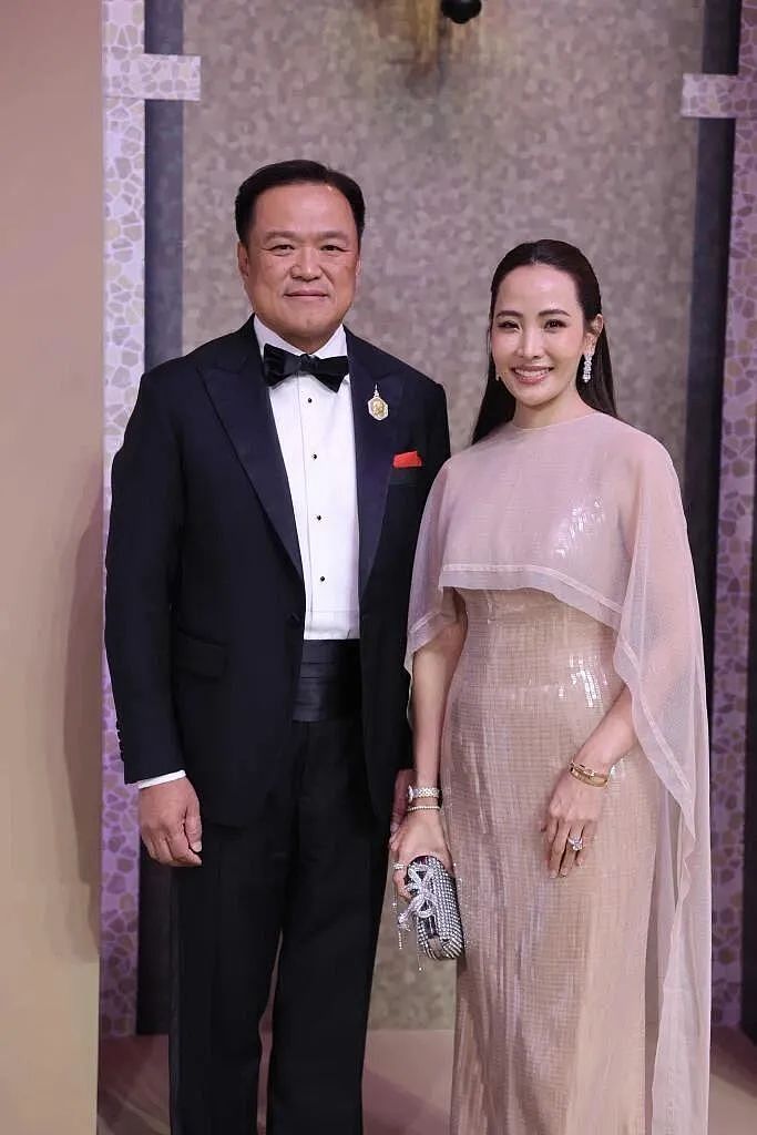 泰国华裔富豪举行奢华婚礼！总理赛塔上台为新人致辞，皇室公主到场签字赐福（组图） - 6
