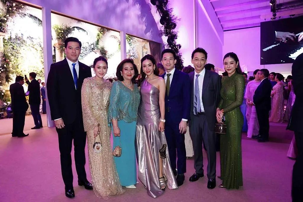 泰国华裔富豪举行奢华婚礼！总理赛塔上台为新人致辞，皇室公主到场签字赐福（组图） - 8