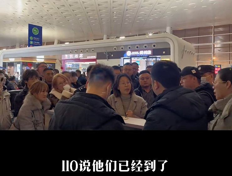 湖北暴雪，武汉机场有航班延误6小时，乘客被关舱内求助警方23次（视频/组图） - 4