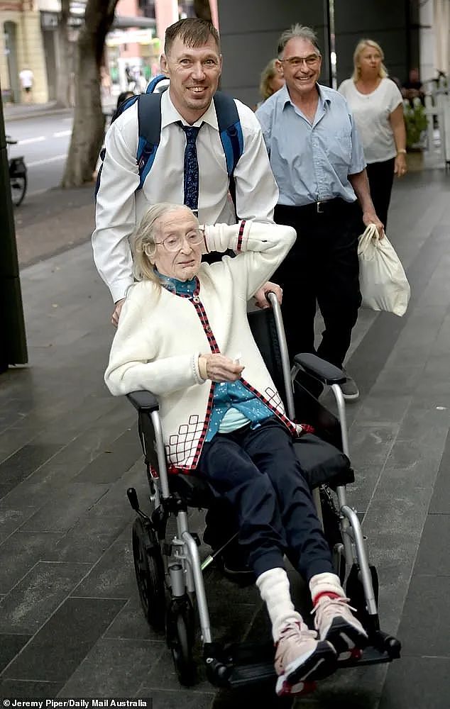 48岁男子与103岁澳洲老太相恋十年！还是他的祖母…苦求澳洲承认他们的爱情（组图） - 1
