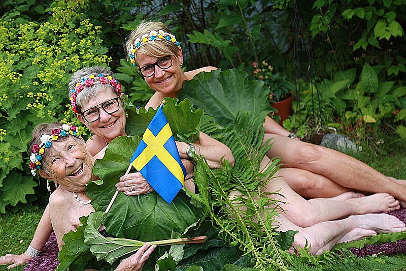 冰天雪地脱光光，瑞典网友推“裸体月历”，做公益救村庄（组图） - 3