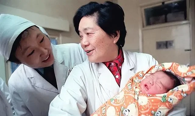 中国大陆首例“试管婴儿”，曾被质疑活不过40岁，如今怎样了？（组图） - 1