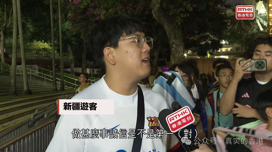 香港球迷高价看球却没有偶像上场，梅西再次引众怒！港府强烈谴责，外媒：梅西狂热衰收尾（组图） - 13