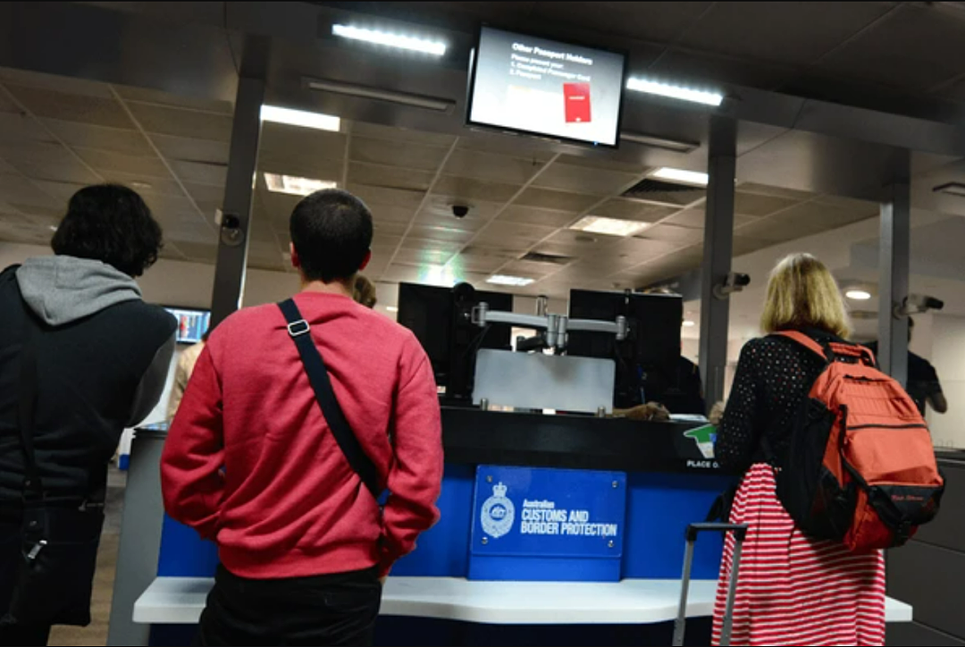 炸锅！中国人来澳洲旅游，刚到机场就被重罚17000！澳洲重磅海关新规来啦！（组图） - 25