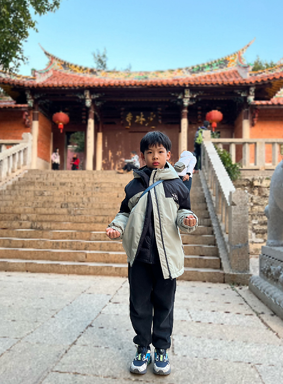 刘璇送儿子去少林寺集训，没空调暖气吃素食，8岁赳赳表现超优秀（组图） - 3