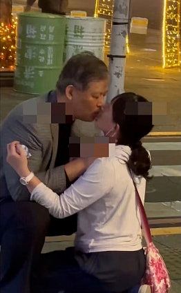 台湾国安少将醉酒当街强吻女子路边亲不停！部门震怒下令严查（组图） - 3
