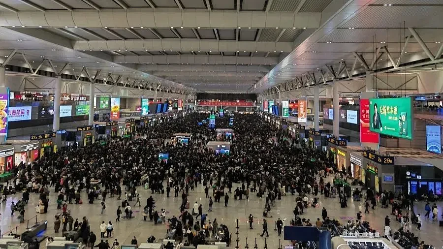 “全是人，没经历过！”直击上海各大火车站：有列车晚点455分钟（组图） - 1