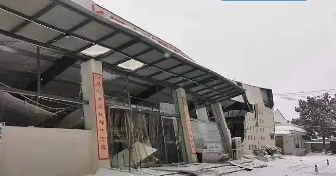 有人员伤亡！多个菜场棚被雪压垮，一大学食堂坍塌（组图） - 4