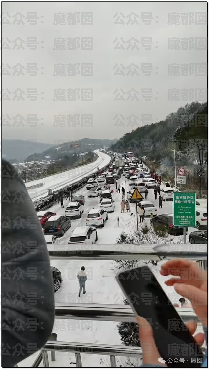 一场春运暴雪，中国被高速堵满的私家车害惨了（组图） - 84
