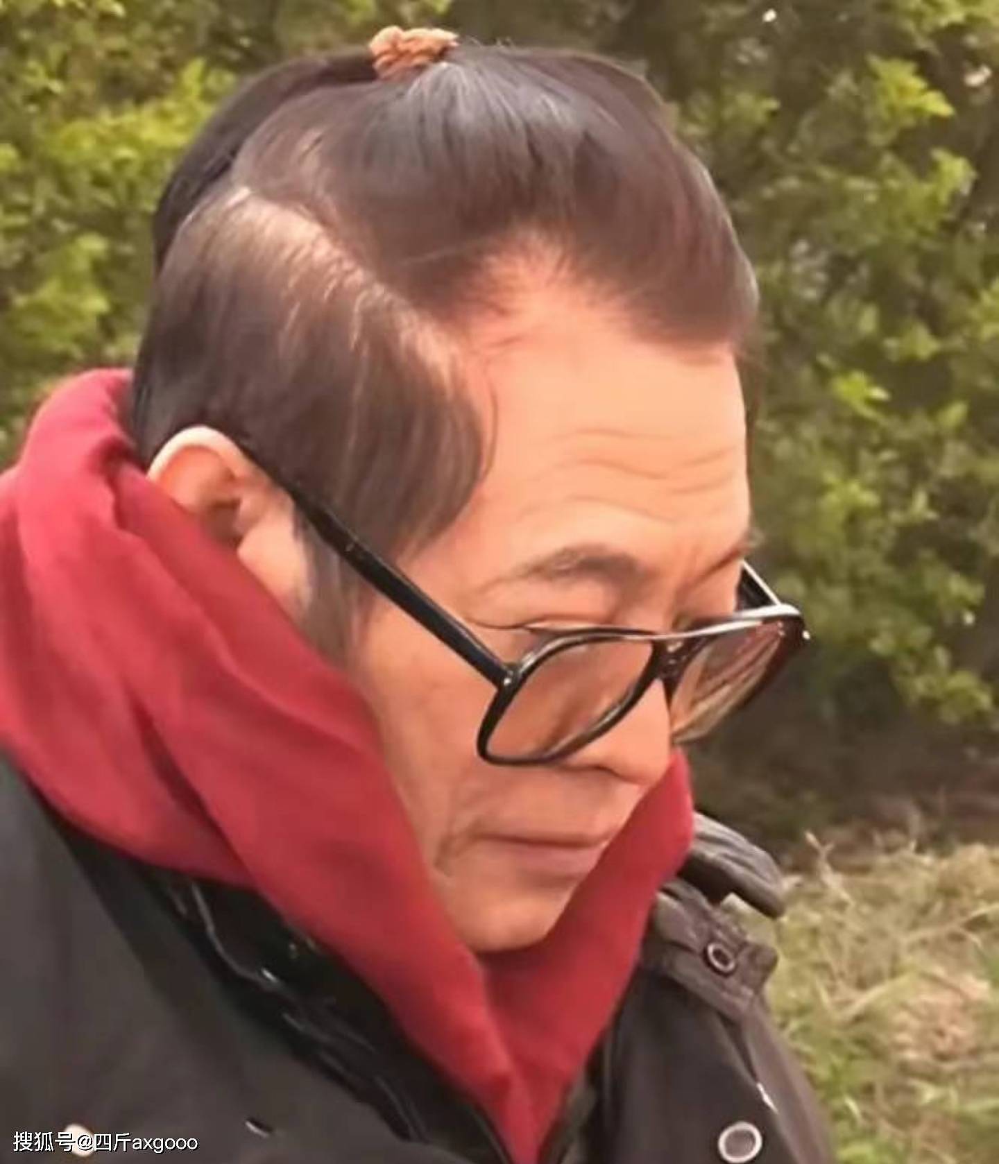 61岁巨星李连杰近照曝光，扎起小辫面容疲惫，身体状态引人担忧（组图） - 2