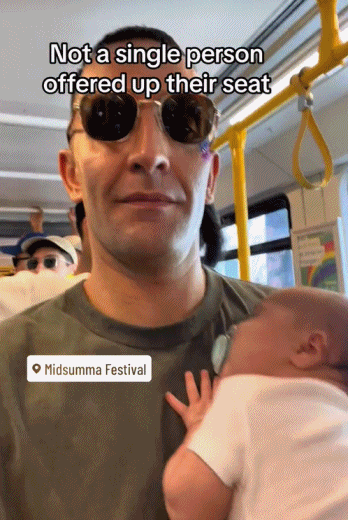 墨尔本男子吐槽抱婴儿坐电车无人让座，网友吵翻：没义务让！（组图） - 2