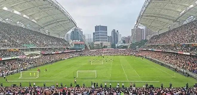 “球王”翻车？梅西香港表演赛全程坐冷板凳，球迷：退钱（组图） - 10