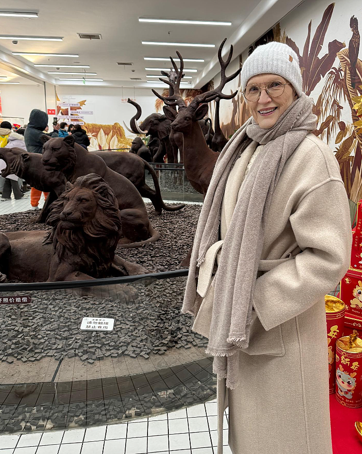 马斯克75岁老妈又去上海了！疯传要定居中国养老？这样穿也太美了（组图） - 28