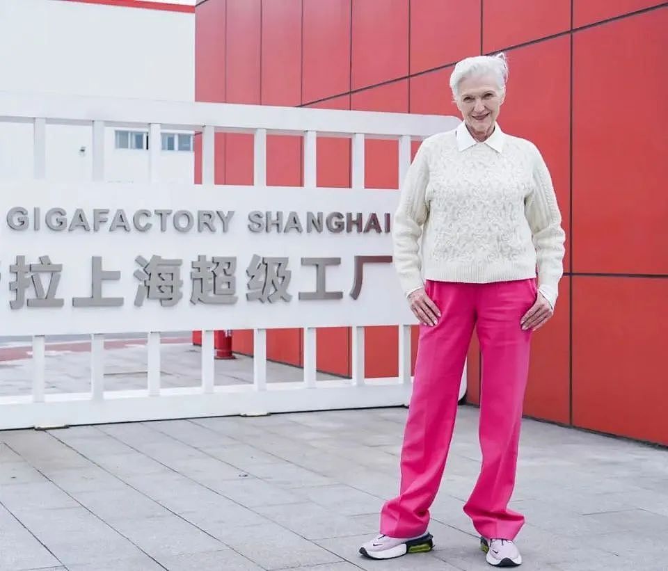 马斯克75岁老妈又去上海了！疯传要定居中国养老？这样穿也太美了（组图） - 15