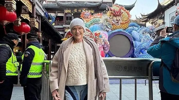 马斯克75岁老妈又去上海了！疯传要定居中国养老？这样穿也太美了（组图） - 23