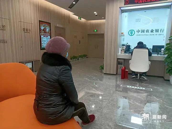 “全在排队取钱”！今天杭州不少人看懵：ATM机都取光了？柜员：钱马上到（组图） - 11