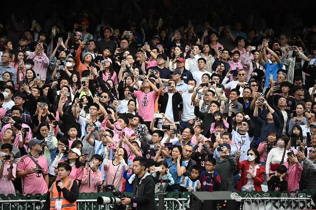 在香港比赛全程未登场，梅西随后在日本上演‘医学奇迹’？中国球迷心碎：不平衡感达到极点（组图） - 2