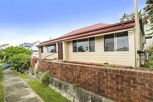 拍卖 | 悉尼东区简陋三居室以$460万成交！悉尼和墨尔本上周拍卖清盘率皆超过70%，市场迎来火爆开局（组图） - 1