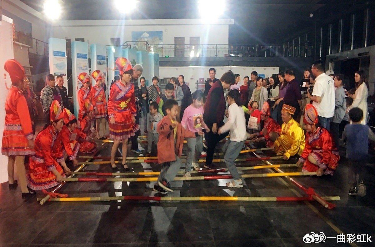 农历新年少数民族怎庆祝？藏族围圈摔跤角力，苗族男女唱歌求爱（组图） - 2