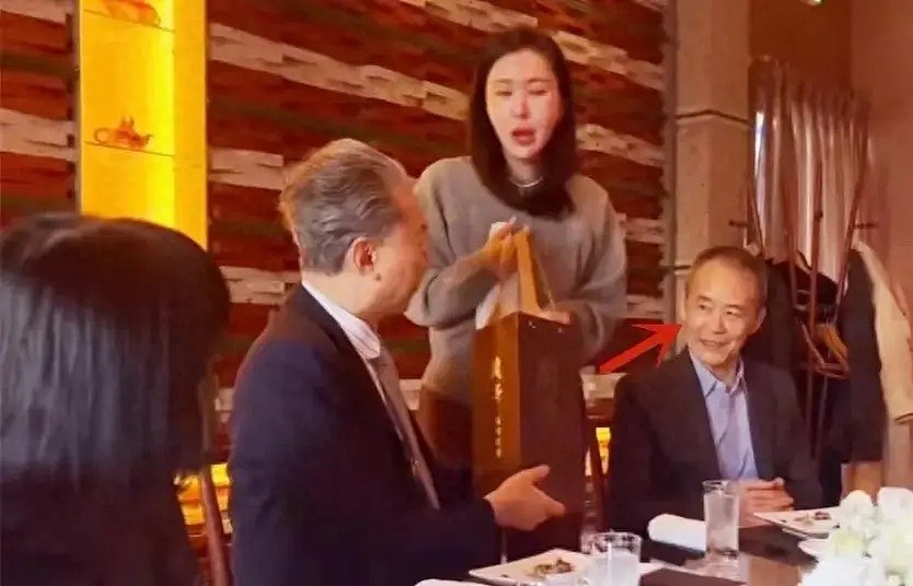 王石、田朴珺与日本前首相聚餐，却被网友怒斥：去日本献殷勤了（组图） - 2