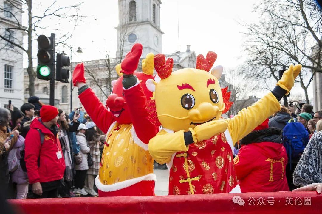 70万人挤爆英国伦敦过春节！ 歪果人炸锅： 英歌舞太帅了！“玉皇大帝财神爷“都来了...（组图） - 11