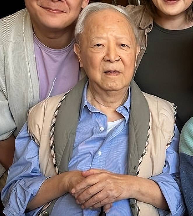 老戏骨过春节：87岁谢贤穿红衣辟谣瘫痪入院，86岁钟景辉抗癌成功（组图） - 19