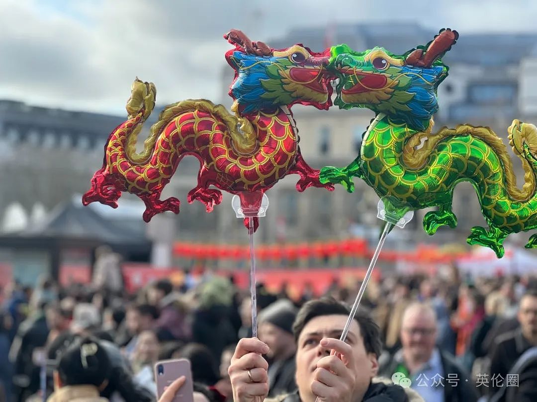 70万人挤爆英国伦敦过春节！ 歪果人炸锅： 英歌舞太帅了！“玉皇大帝财神爷“都来了...（组图） - 47