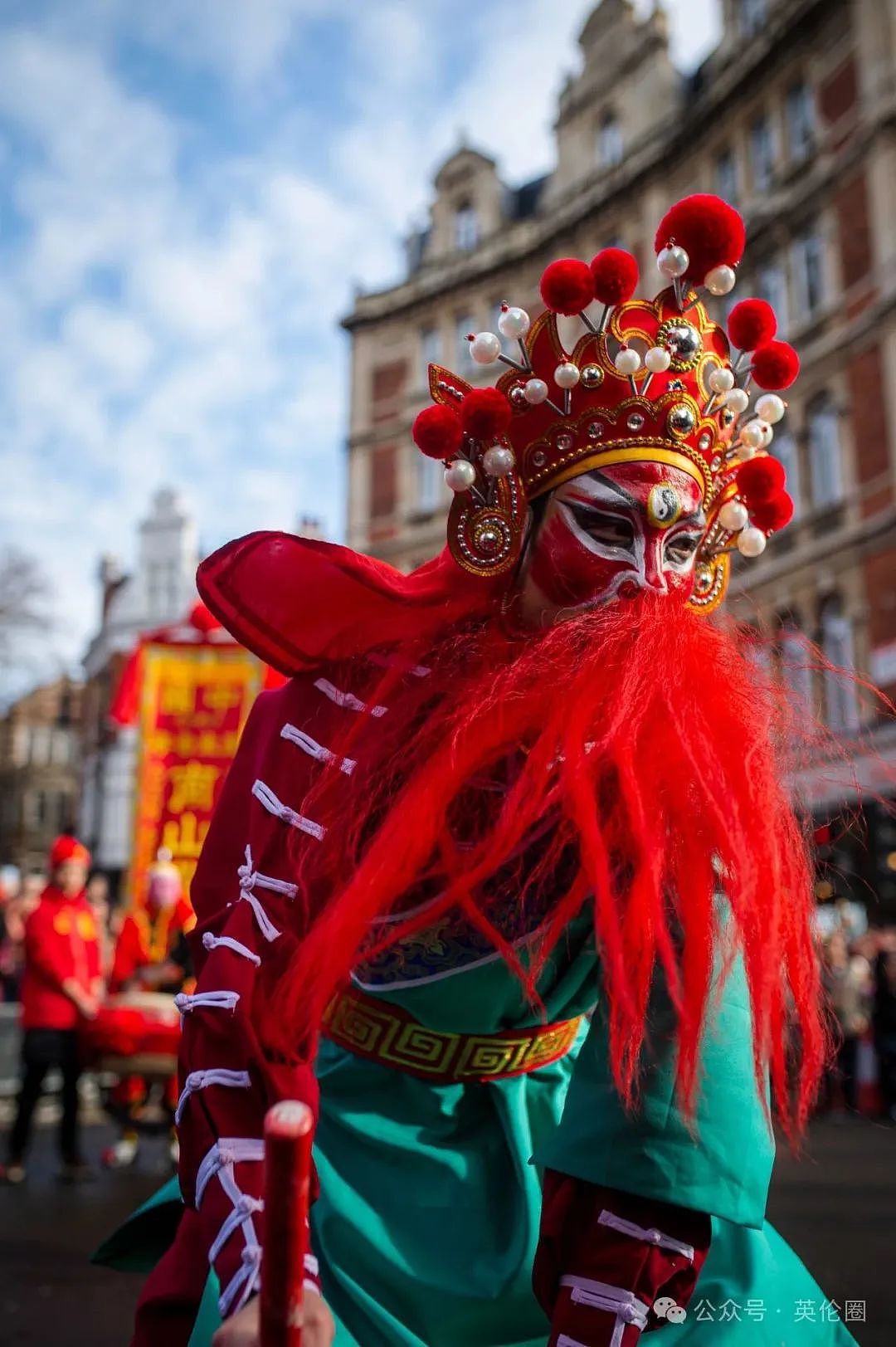 70万人挤爆英国伦敦过春节！ 歪果人炸锅： 英歌舞太帅了！“玉皇大帝财神爷“都来了...（组图） - 16