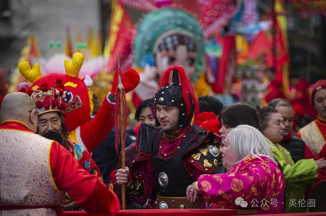 70万人挤爆英国伦敦过春节！ 歪果人炸锅： 英歌舞太帅了！“玉皇大帝财神爷“都来了...（组图） - 43