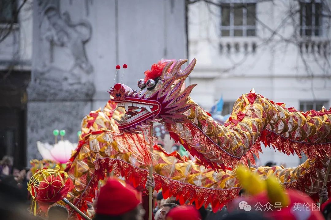 70万人挤爆英国伦敦过春节！ 歪果人炸锅： 英歌舞太帅了！“玉皇大帝财神爷“都来了...（组图） - 5