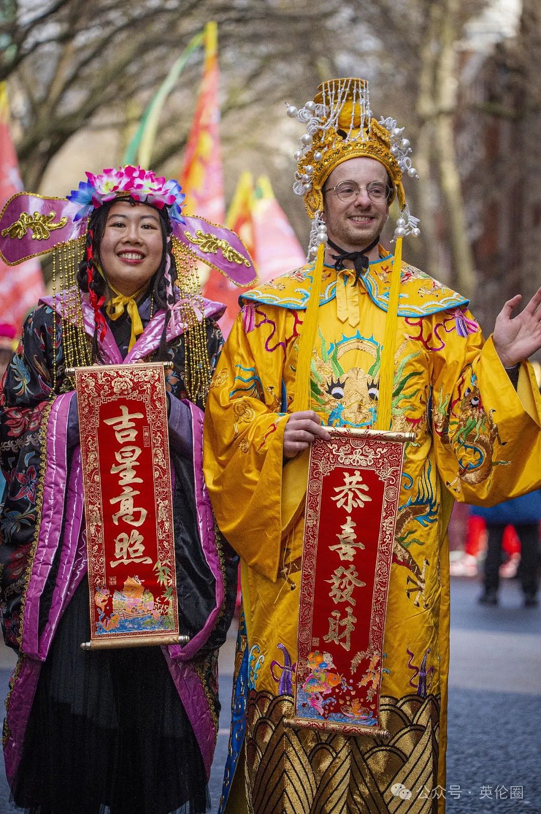 70万人挤爆英国伦敦过春节！ 歪果人炸锅： 英歌舞太帅了！“玉皇大帝财神爷“都来了...（组图） - 40