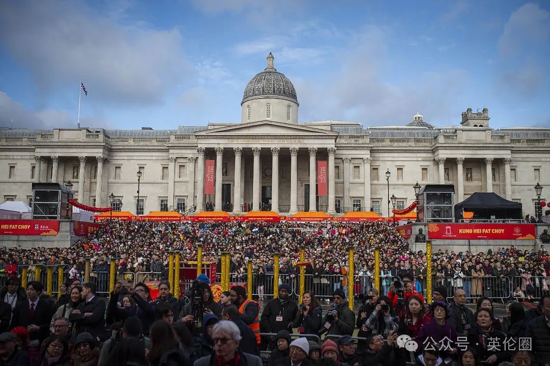 70万人挤爆英国伦敦过春节！ 歪果人炸锅： 英歌舞太帅了！“玉皇大帝财神爷“都来了...（组图） - 1