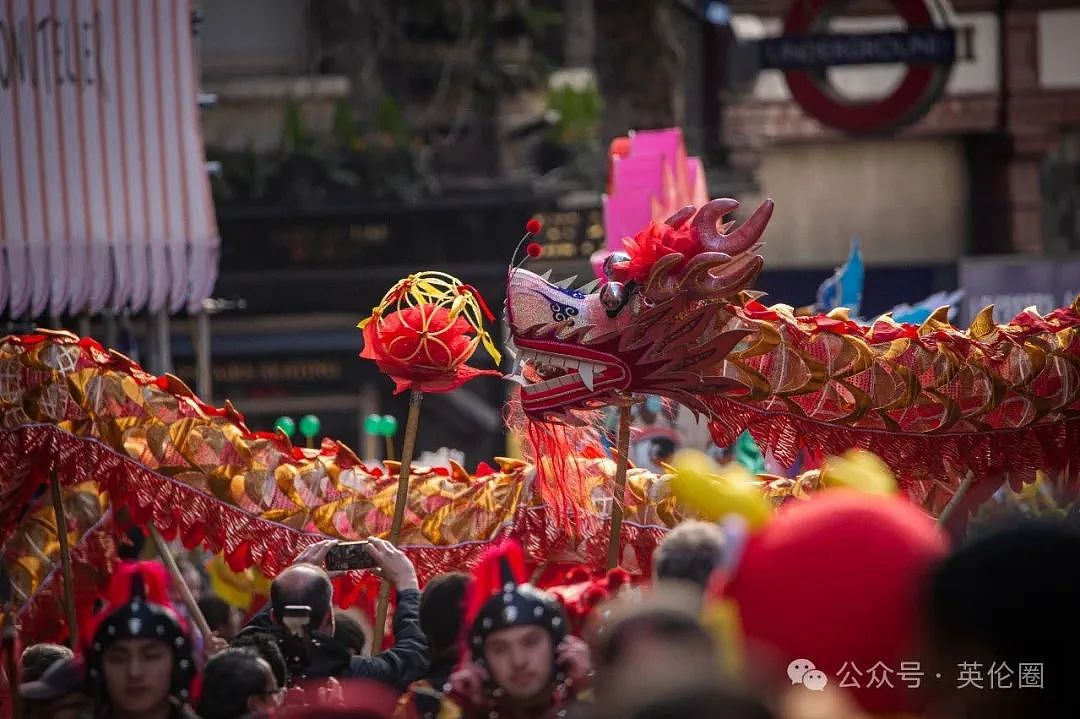 70万人挤爆英国伦敦过春节！ 歪果人炸锅： 英歌舞太帅了！“玉皇大帝财神爷“都来了...（组图） - 2