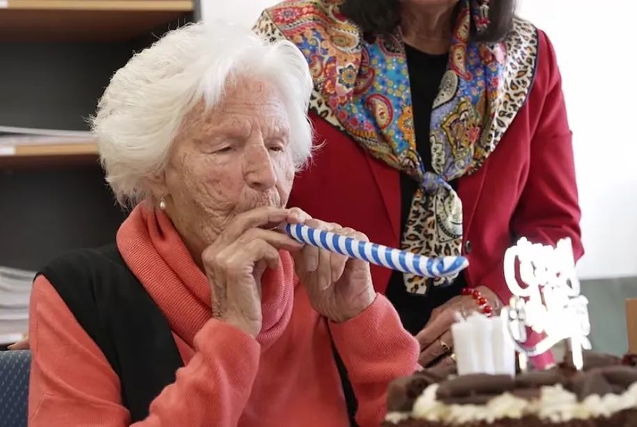 享年111岁，澳洲最长寿老人离世！生前透露两个长寿秘诀（组图） - 8