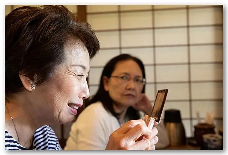 65岁日本大姨是当红AV女优，家人支持她拍“重口味剧情”（组图） - 4