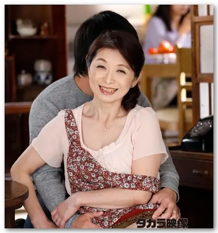 65岁日本大姨是当红AV女优，家人支持她拍“重口味剧情”（组图） - 3