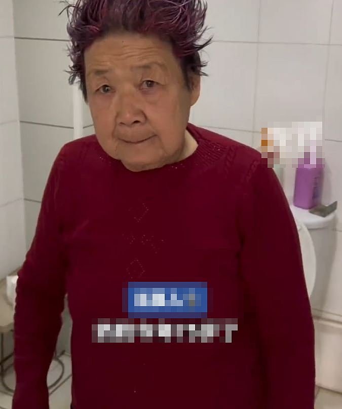 75岁祖母惊见头发变“火龙果”怒骂孙女，网民：很好看呀（组图） - 3