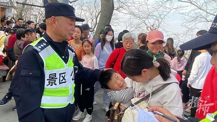 超4万人涌入杭州北高峰拜财神，灵隐寺吃素面的游客排到后厨门口（组图） - 13
