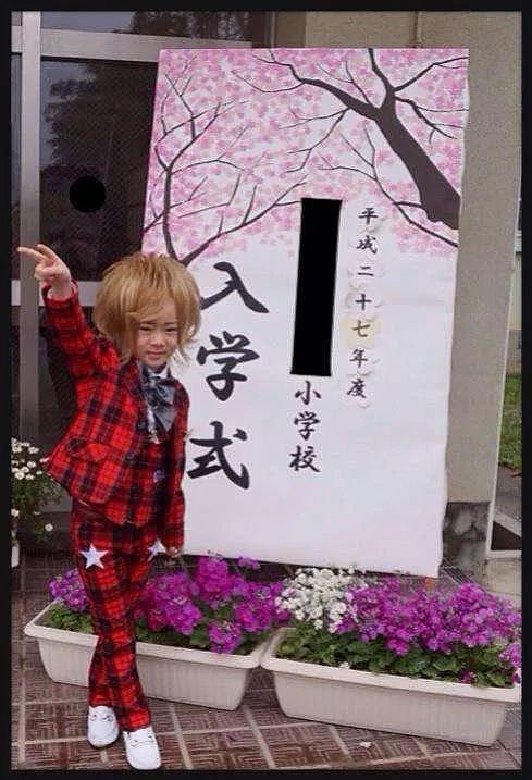 被亲妈培养成轰动日本的4岁“牛郎”，11年后竟是年级第一的学霸（组图） - 4