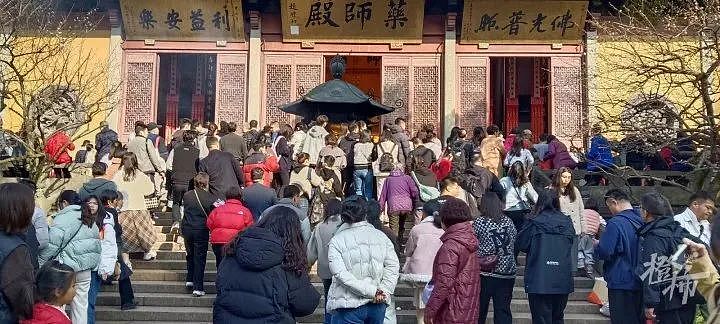 超4万人涌入杭州北高峰拜财神，灵隐寺吃素面的游客排到后厨门口（组图） - 17