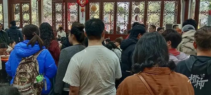 超4万人涌入杭州北高峰拜财神，灵隐寺吃素面的游客排到后厨门口（组图） - 19