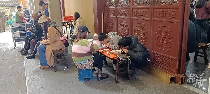 超4万人涌入杭州北高峰拜财神，灵隐寺吃素面的游客排到后厨门口（组图） - 20