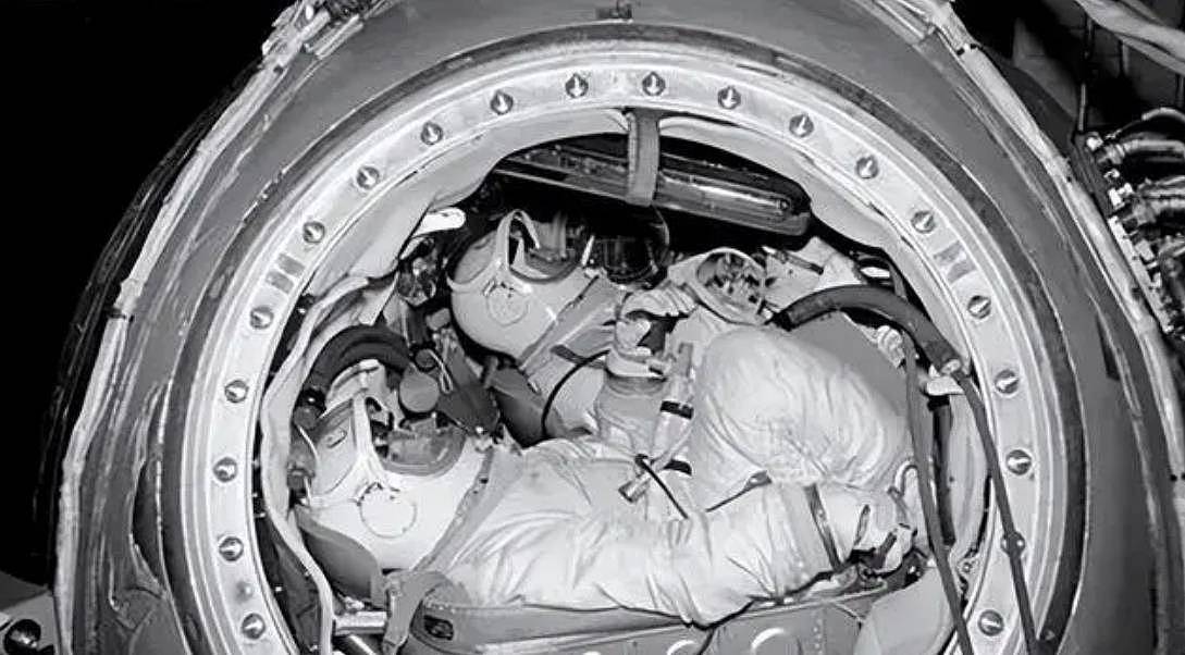 1971年，苏联飞船返回地球，打开舱门却发现三名宇航员已经死亡（组图） - 13