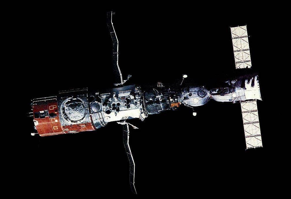 1971年，苏联飞船返回地球，打开舱门却发现三名宇航员已经死亡（组图） - 5