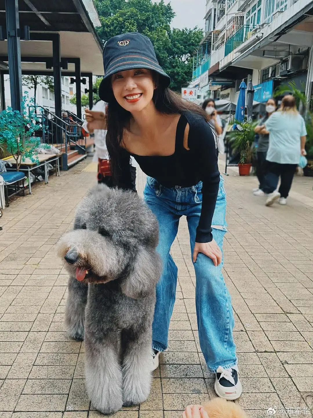 离巢后定居上海！香港知名女星新年晒一柜子烟花，放加特林太兴奋（组图） - 6